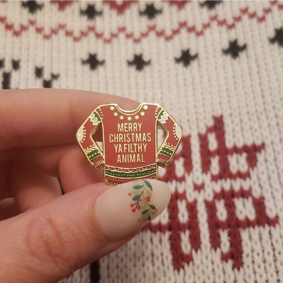 🎄Merry Christmas you filthy animal enamel pin - Picture 5 of 12